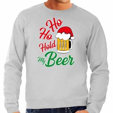 Grote maten ho ho hold my beer fout kersttrui / outfit grijs voor man