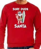 Surf dude santa fun kerstsweater outfit rood voor man